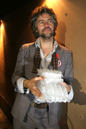 Wayne_Coyne_Flaming_L#81A7B